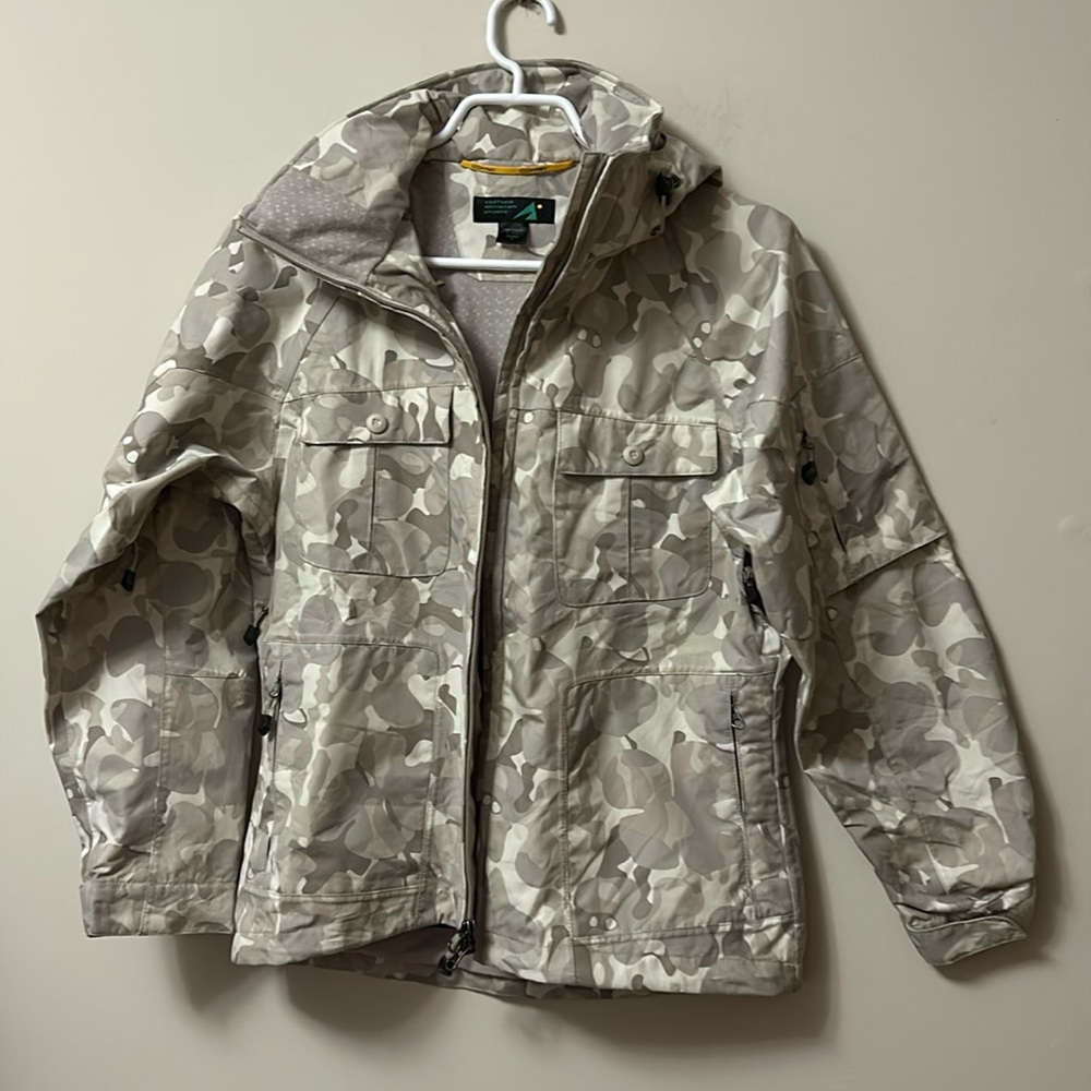 Eastern mountain sports tan camo print hooded jacket like new size XS